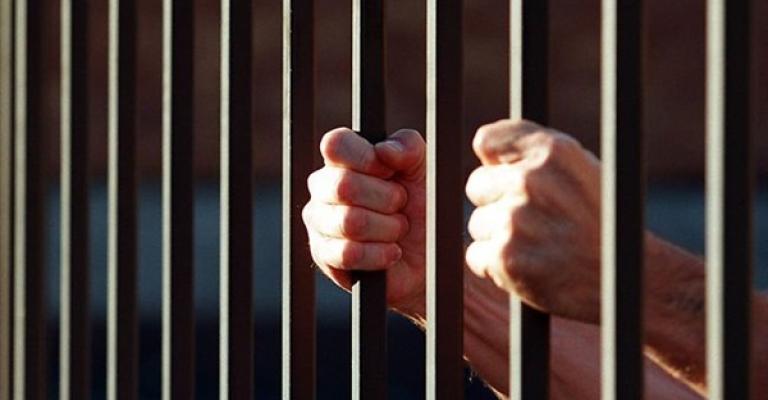 "المعلمين": قرار بحبس معتد على معلم "المعلمين": قرار بحبس معتد على معلم