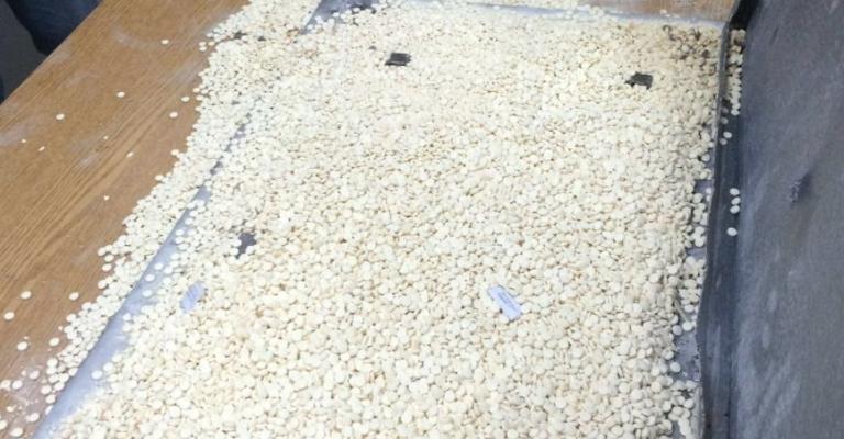 ضبط 38 ألف حبة مخدرة بفرن غاز