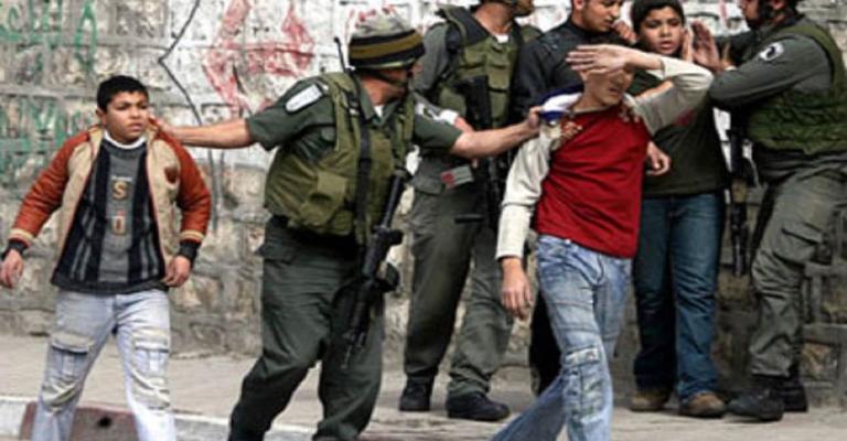 450 طفلاً فلسطينيا معتقلاً في سجون الاحتلال