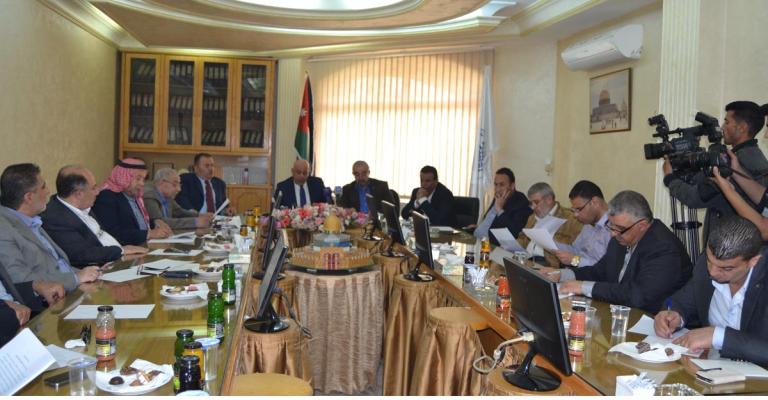 "المقاولين" تحتج على قانون الضريبة وتلوح بالتصعيد