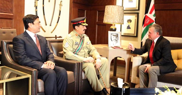 الملك يلتقي رئيس أركان الجيش الباكستاني