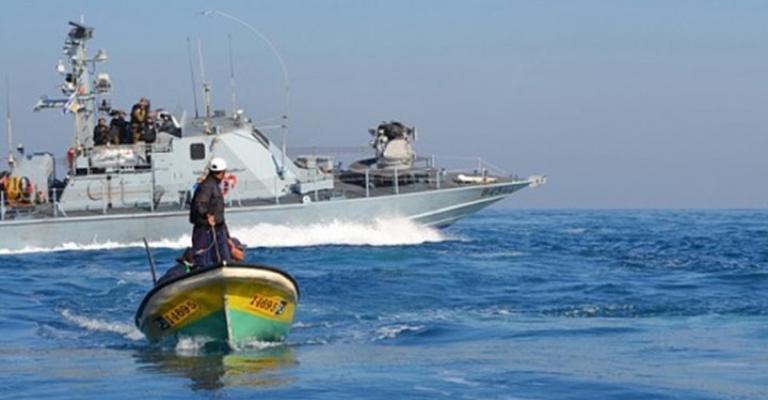 الاحتلال يعتقل 10 صيادين ويصادر 5 قوارب في غزة