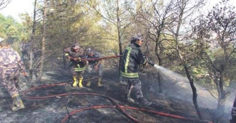 حريق أعشاب جافة في البلقاء