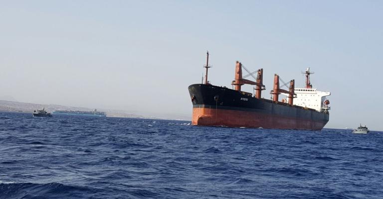 "البحرية الملكية" تحبط هروب سفينة شحن