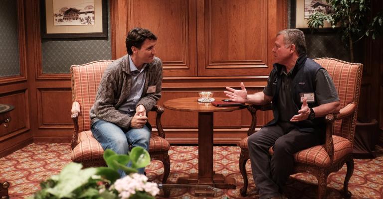 الملك يلتقي رئيس وزراء كندا