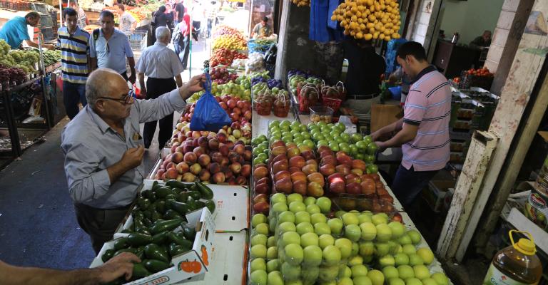 استقرار معظم أصناف الخضار والفواكه بالسوق المركزي