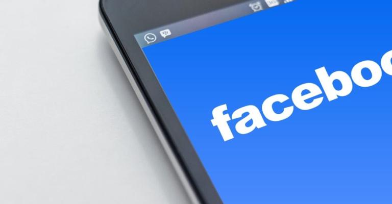 فيس بوك تعتزم إظهار إعلانات وسط الفيديوهات