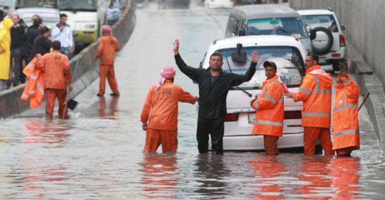 الدفاع المدني يتعامل مع حوادث دهم مياه