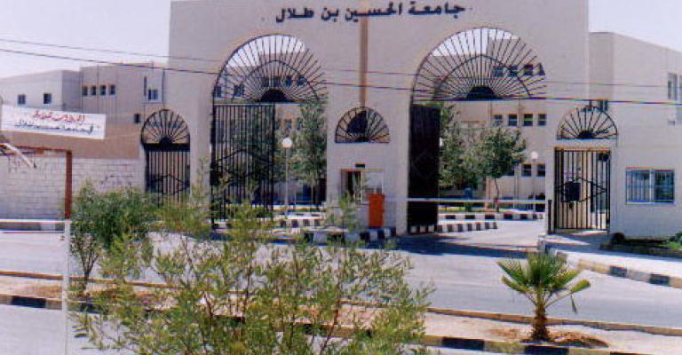 العاملون في جامعة الحسين يلوحون بالتصعيد