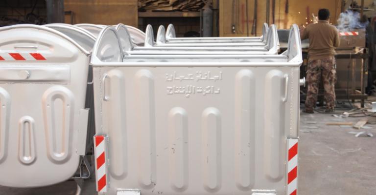 ضبط سائق كابسة نفايات يبيع الحاويات باربد