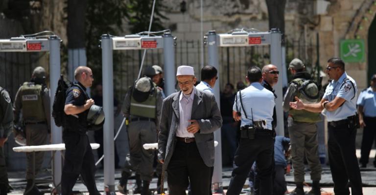 مفتي القدس: المدينة ثكنة عسكرية.. ورفض استخدام البوابات الالكترونية