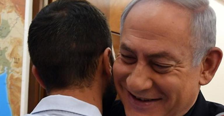 إسرائيل تحقق مع حارس السفارة