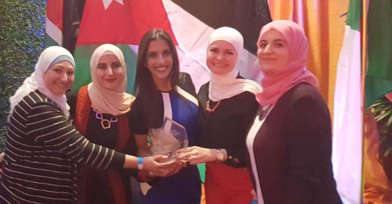 5 أردنيات يفزن بجائزة أفضل مشروع تكنولوجي في امريكا