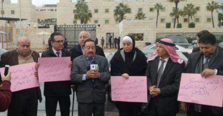 نواب أردنيون يعتصمون أمام السفارة الأمريكية