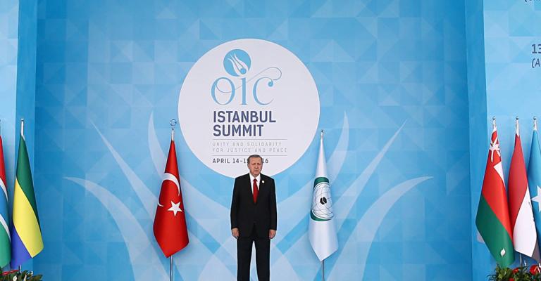 انطلاق القمة الإسلامية بإسطنبول بمشاركة 16 زعيما