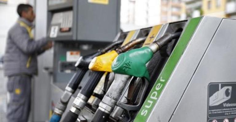 الحكومة ترفع أسعار البنزين والديزل وتخفض سعر الكاز