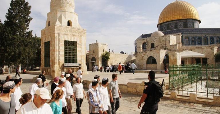 سلطات الاحتلال تمنع العمل والترميم في المسجد الأقصى