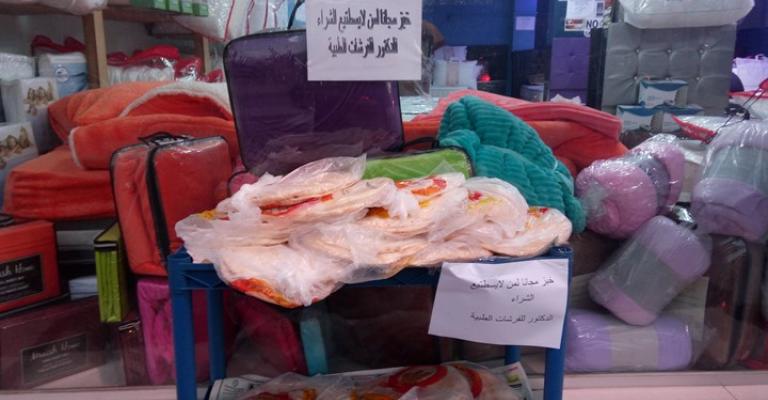 في عمان.. محل يعرض الخبز عوضا من المفروشات.. لماذا!