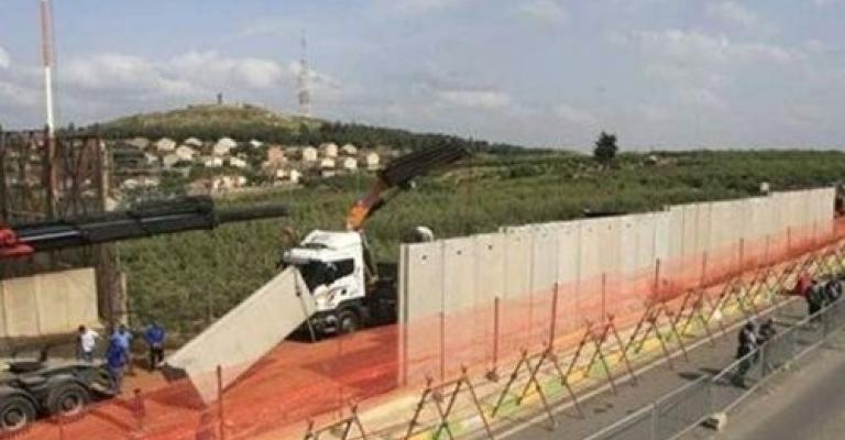 جيش الاحتلال يبدا ببناء الجدار الفاصل قبالة بلدة الناقورة الحدودية