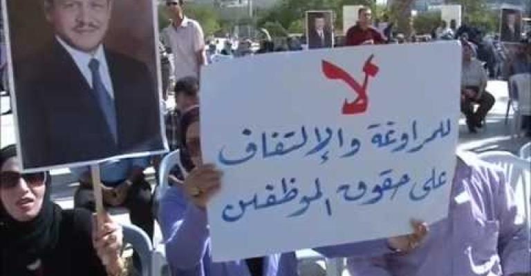 العشرات من عمال أمانة عمان يجددون إضرابهم