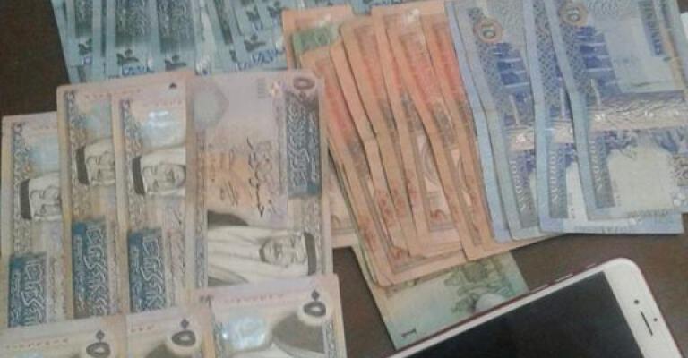 القبض على شخص سلب مبلغ ٣٤٥٠ دينار من محطات محروقات