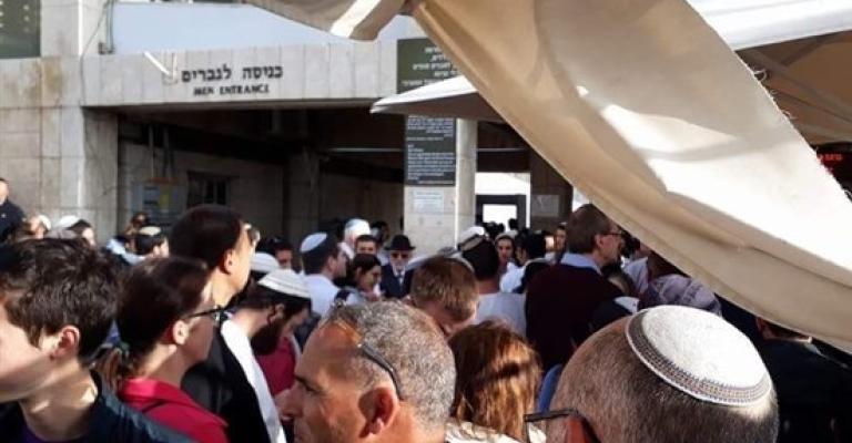 مئات المستوطنين يقتحمون الأقصى في ذكرى احتلال القدس الشرقية