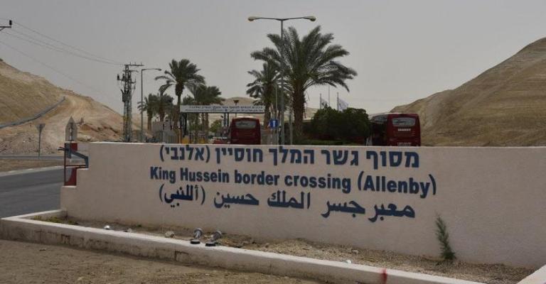 الاحتلال يمنع 12 فلسطينيا من السفر الى الاردن