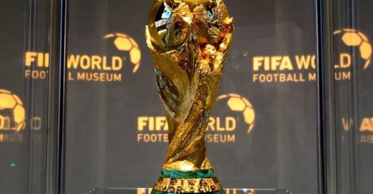عربي يشارك في صناعة مجسم كأس العالم 2018 (شاهد)