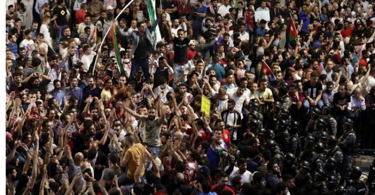 أردنيون يدعون للتظاهر أمام مقر الحكومة لدعم محاربة الفساد