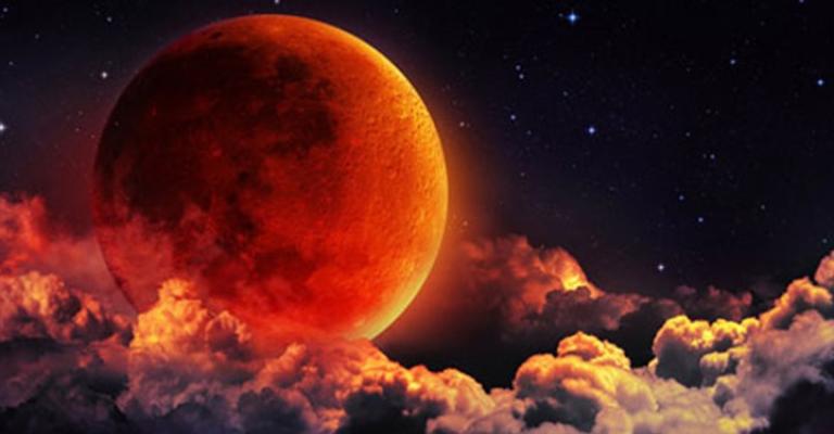 "القمر الدامي": بين الأسطورة والخرافة في الحضارات القديمة