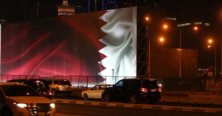 عيون الأردنيين تتجه صوب العمل في قطر