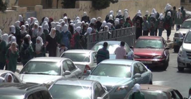 ضبط ٢٤ متسكعا امام مدارس الاناث في محافظة الزرقاء