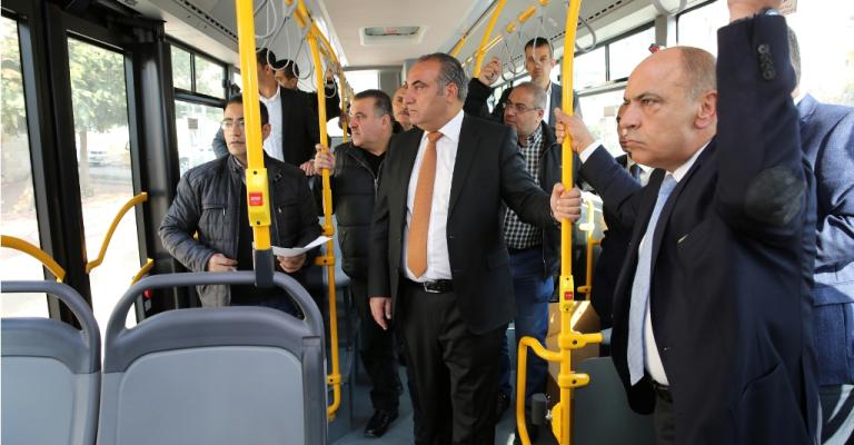 الشواربة : حافلات " شركة رؤية عمان للنقل " ستعمل ضمن ترددات واوقات محددة