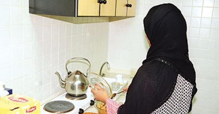 أردنيون يؤجرون عاملات منازل بالمياومة