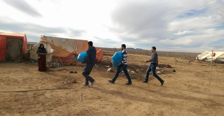 طلبة سوريون يأسسون تجمعا لمساعدة ذويهم اللاجئين