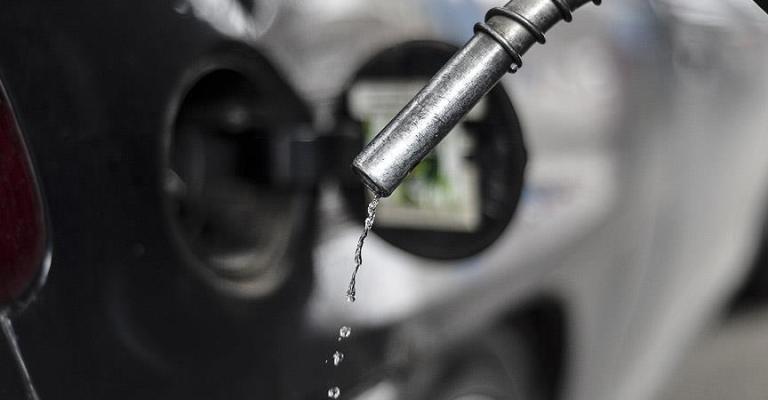 الحكومة تعلن ارتفاع اسعار المشتقات النفطية