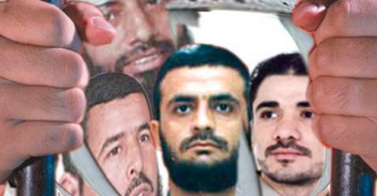 الأسرى المرحلون من إسرائيل يضربون عن الطعام