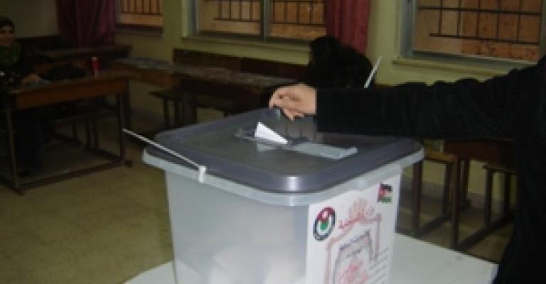 عمان نت تبث عملية شراء اصوات على الهواء