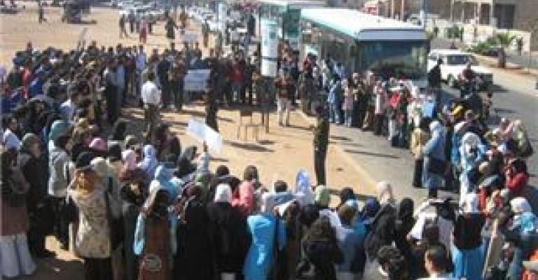 سائقون دير علا يهددون بالإضراب احتجاجا على التعرفة الأخيرة