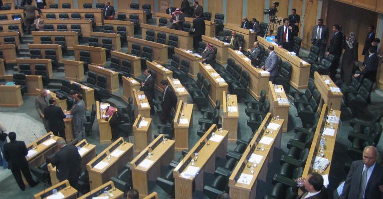 "الإخاء" النيابية في منزل العدوان لاستقطاب مستقيلي "التيار"