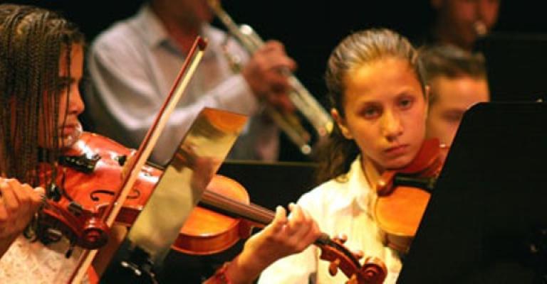 اوركسترا شباب فلسطين حلقت لتعزف في فضاء القدس لأول مرة