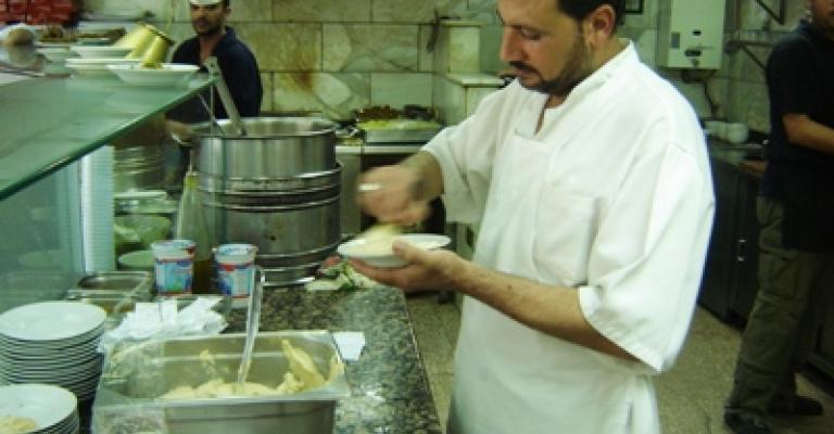 الطيف الأردني يعبر عن نفسه بتنوع مطاعمه الطيف الأردني يعبر عن نفسه بتنوع مطاعمه