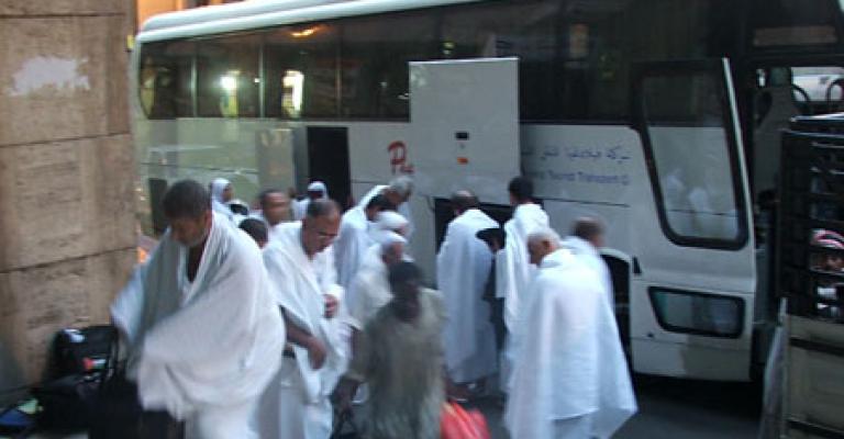 حجاج ينوون تقديم عريضة للذهبي عن أوضاعهم السيئة