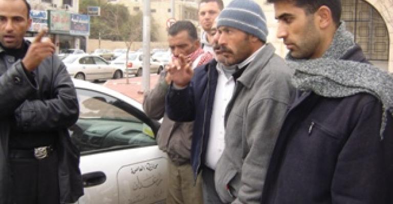 إضراب سرافيس في مجمع رغدان لليوم الرابع على التوالي