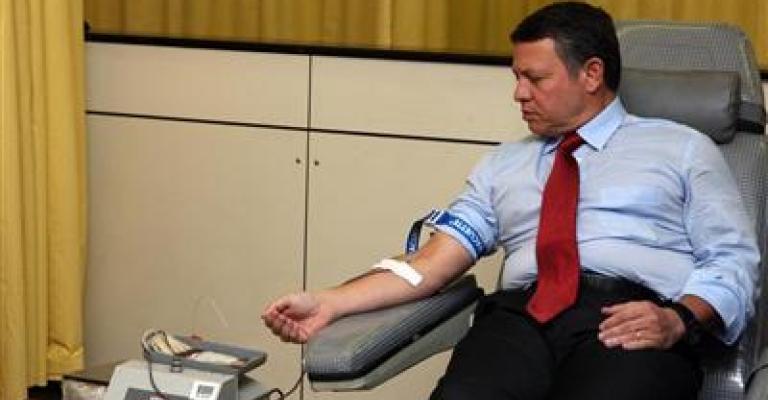 الملك يتبرع بدمه لغزة الملك يتبرع بدمه لغزة