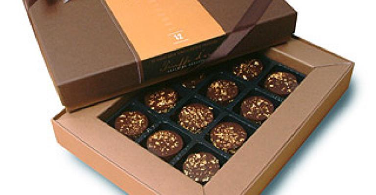 حركة اليسار توزع 4 الاف كرت تهنئة "لانتصار غزة"