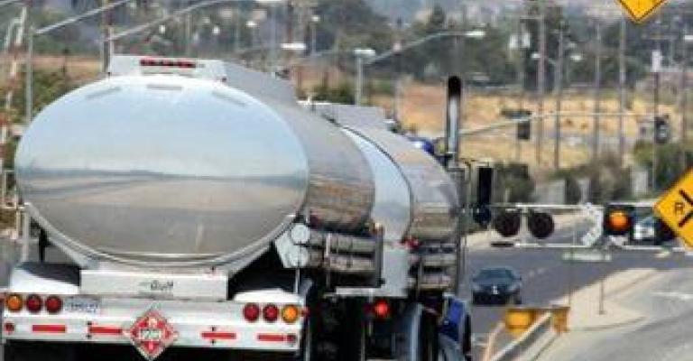 تدهور صهريج غاز على طريق المطار