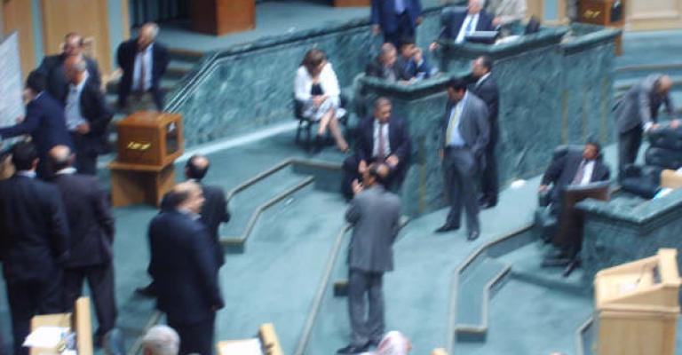 امتيازات النواب: مسمار الأزمة بين الإعلام والنواب امتيازات النواب: مسمار الأزمة بين الإعلام والنواب