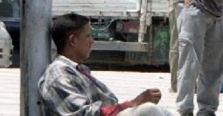 الأمن ينفي تعذيب عامل مصري سجين