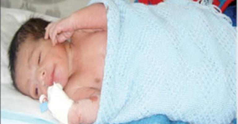 سيرلانكية تقتل وليدها خنقا في الحمام